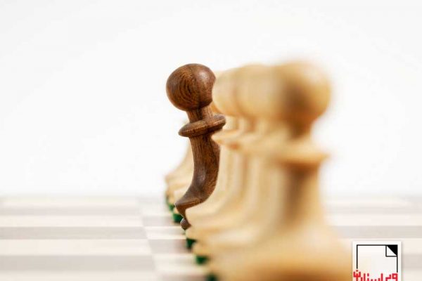 اصل یکدستی-نایکدست-شطرنج-سرباز-صف-بی‌نظمی-نظم-تضاد-ویراستاران